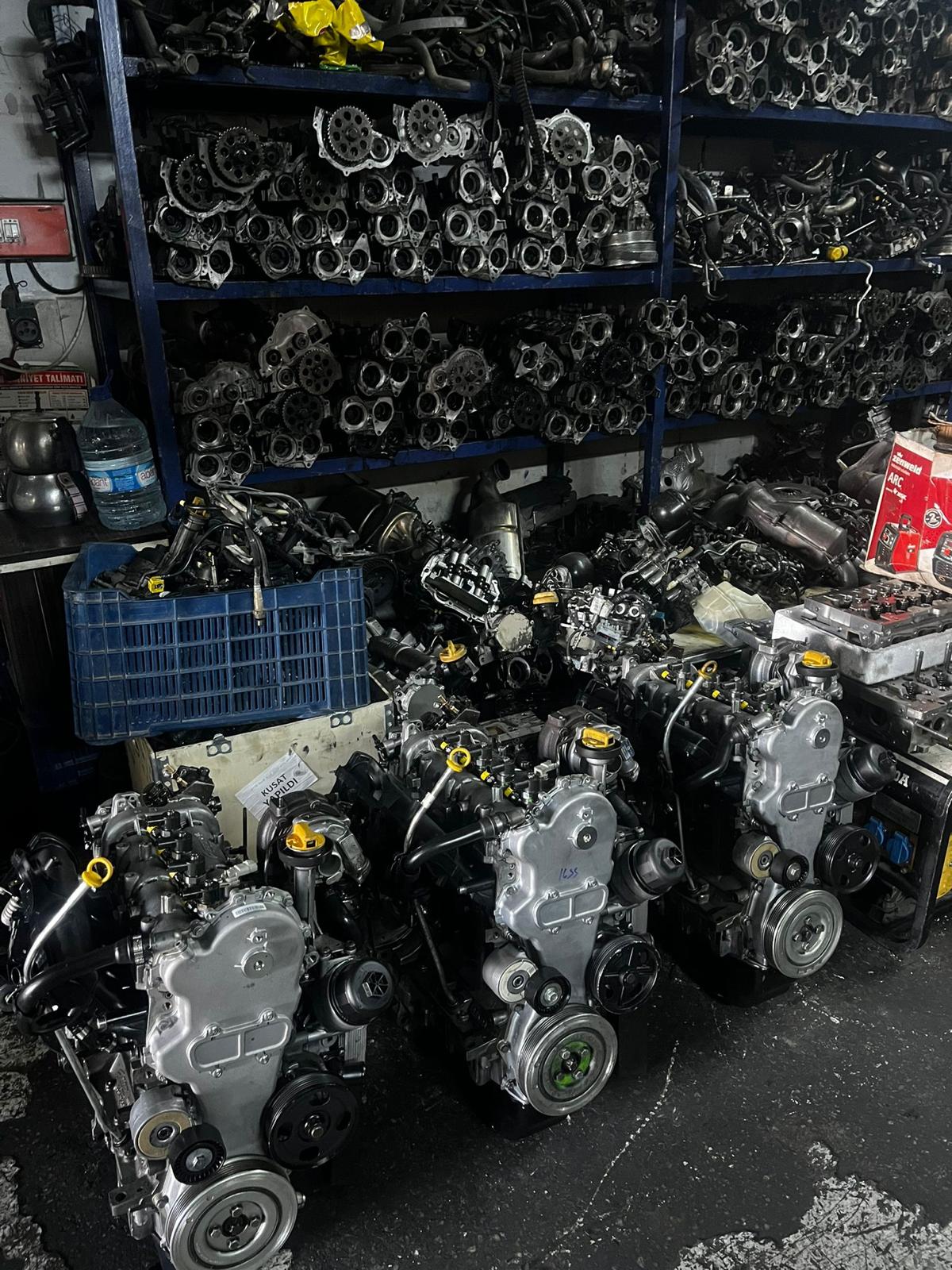 Dükkânımızdaki motor ve motor parçaları