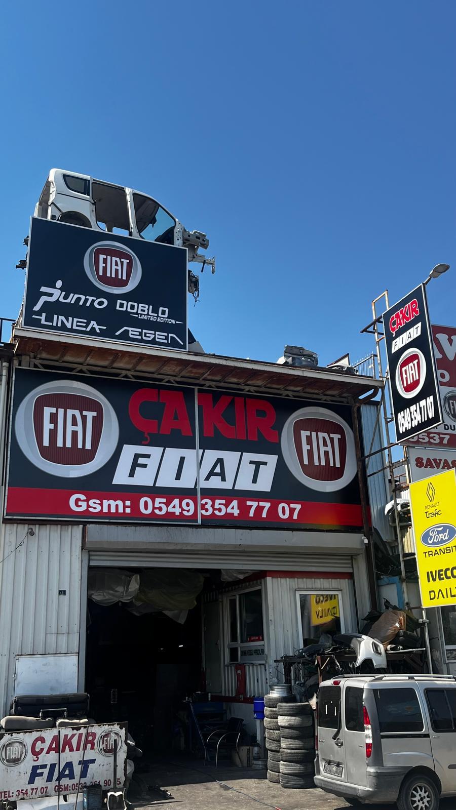 Çakır Fiat tabelası ve dükkân girişi